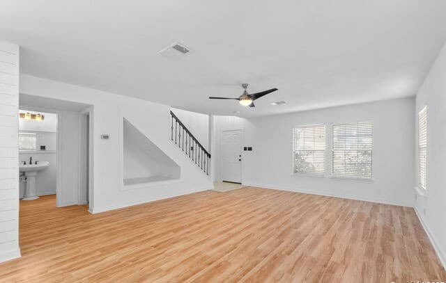 3-bedroom rental at 4210 Knollbluff in San Antonio, TX — photo 4