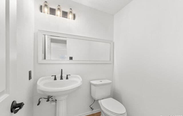 3-bedroom rental at 4210 Knollbluff in San Antonio, TX — photo 5