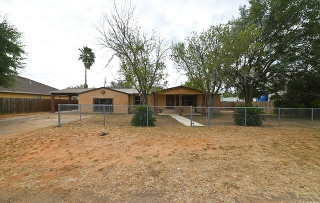 3-bedroom rental at 42 Mobile Rd in Cotulla, TX — photo 1