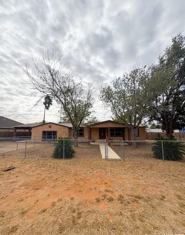 3-bedroom rental at 42 Mobile Rd in Cotulla, TX — photo 2