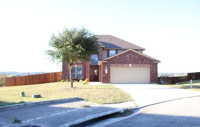4-bedroom rental at 12135 Treewell in San Antonio, TX — photo 2