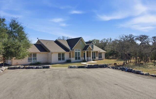 3-bedroom rental at 309 Horseshoe in Boerne, TX — photo 2