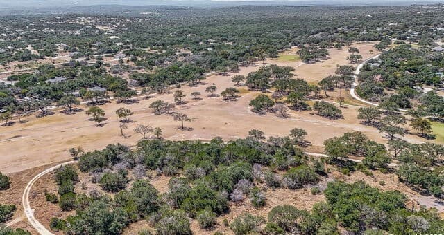 rental at 203 Contour in Spring Branch, TX — photo 4
