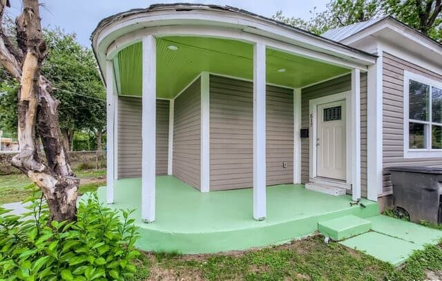 3-bedroom rental at 517 Hicks Ave in San Antonio, TX — photo 2
