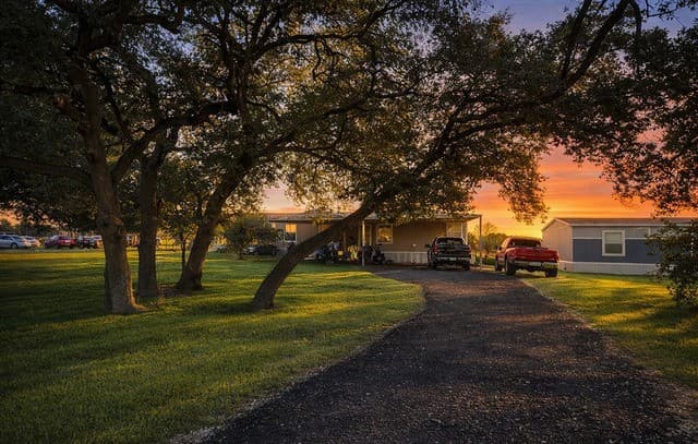 3-bedroom rental at 137 Viridian View in Pleasanton, TX — photo 2