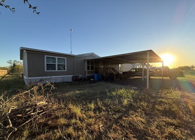 3-bedroom rental at 137 Viridian View in Pleasanton, TX — photo 3