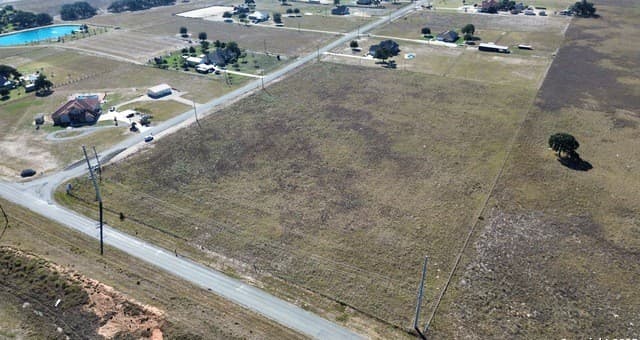 rental at 100 Scenic Hills in La Vernia, TX — photo 2