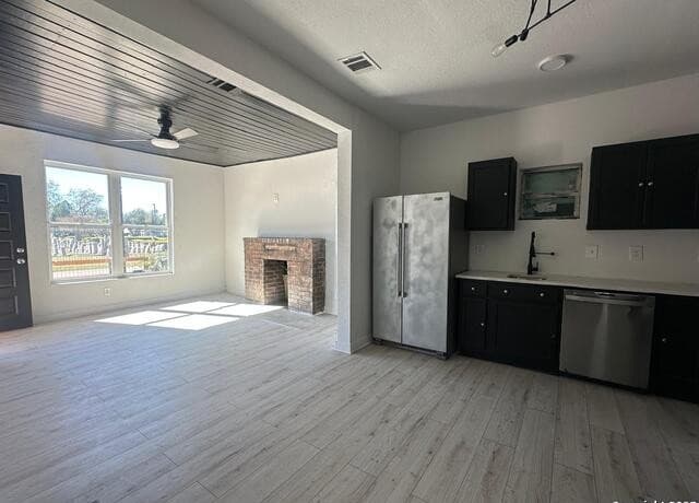3-bedroom rental at 1431 Crockett in San Antonio, TX — photo 3