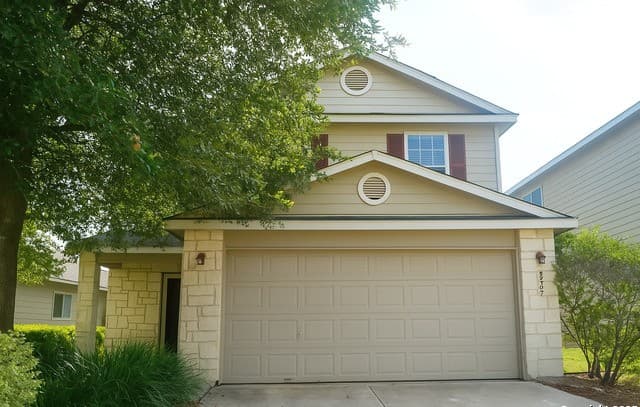 3-bedroom rental at 327 Cedron Chase in San Antonio, TX — photo 1