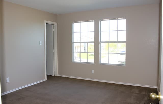 3-bedroom rental at 327 Cedron Chase in San Antonio, TX — photo 5