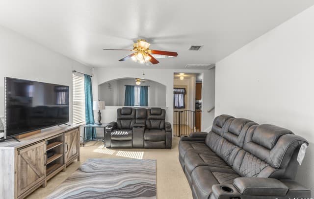 3-bedroom rental at 3917 Whisper Ridge in Schertz, TX — photo 4