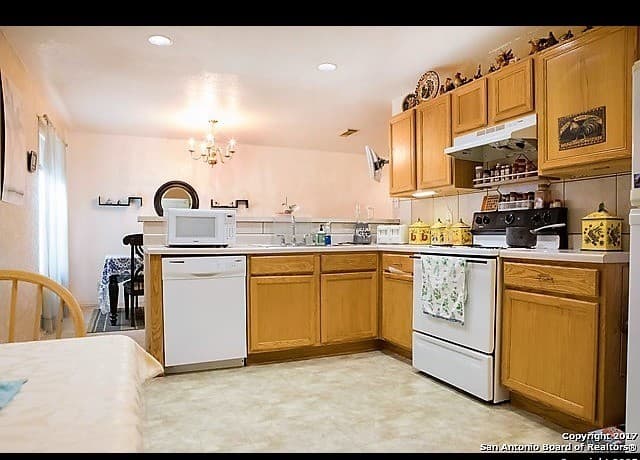 4-bedroom rental at 3 Brieley in San Antonio, TX — photo 4