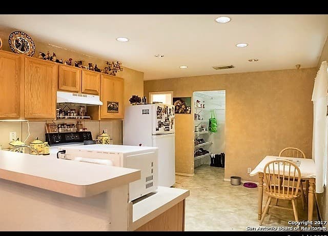 4-bedroom rental at 3 Brieley in San Antonio, TX — photo 5