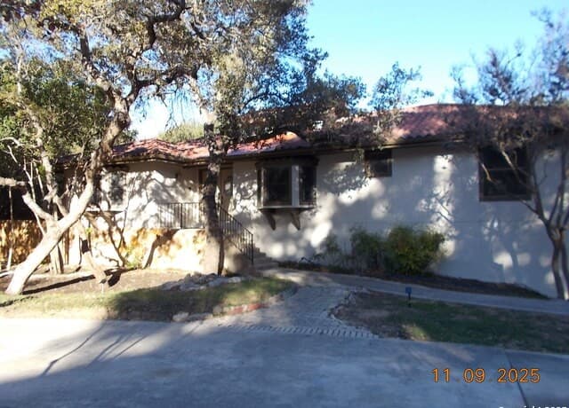 5-bedroom home for sale at 1247 Abbotsbury in Universal City TX