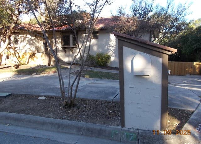 Home for sale at 1247 Abbotsbury in Universal City, TX — photo 2
