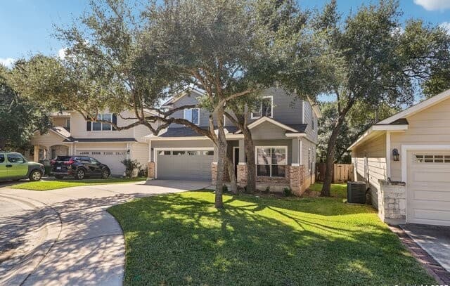 3-bedroom rental at 23607 Silver Creek in San Antonio, TX — photo 2