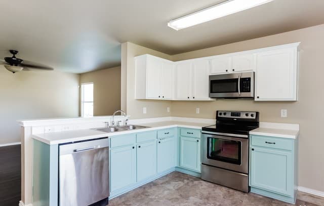 4-bedroom rental at 14239 Rosy Finch in San Antonio, TX — photo 2