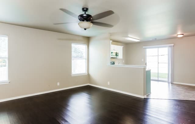 4-bedroom rental at 14239 Rosy Finch in San Antonio, TX — photo 3