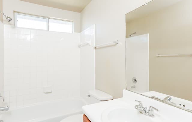 4-bedroom rental at 14239 Rosy Finch in San Antonio, TX — photo 4