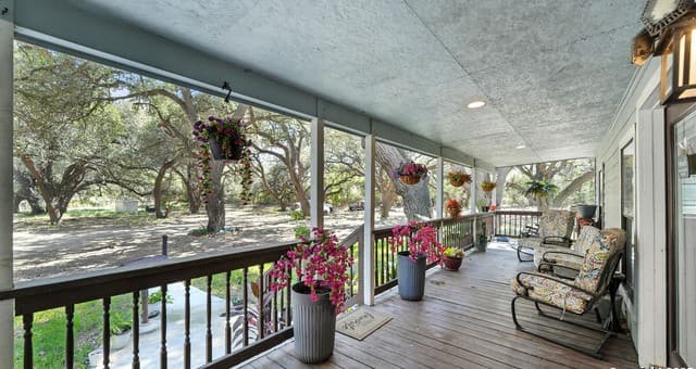 2-bedroom home for sale at 226 Fm 1107 in Stockdale TX