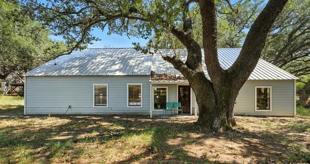 Home for sale at 226 Fm 1107 in Stockdale, TX — photo 5