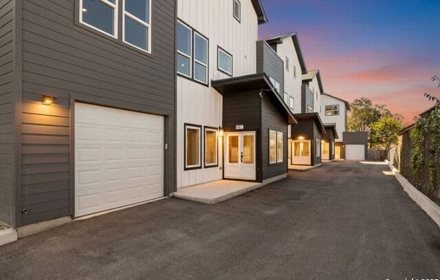 3-bedroom rental at 106 Bank St Unit 101 in San Antonio, TX — photo 1