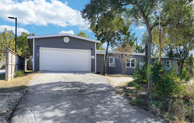 3-bedroom rental at 1016 E Borgfeld in San Antonio, TX — photo 1