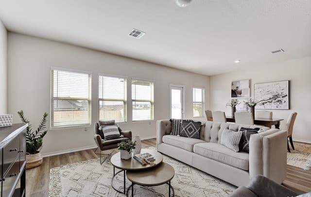 3-bedroom rental at 4715 Corona Australis in San Antonio, TX — photo 3