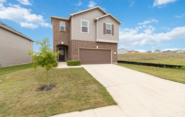 4-bedroom rental at 6611 Runaway Row in Converse, TX — photo 3