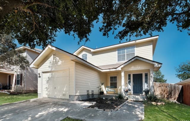 3-bedroom rental at 7115 Horizon Star in San Antonio, TX — photo 2