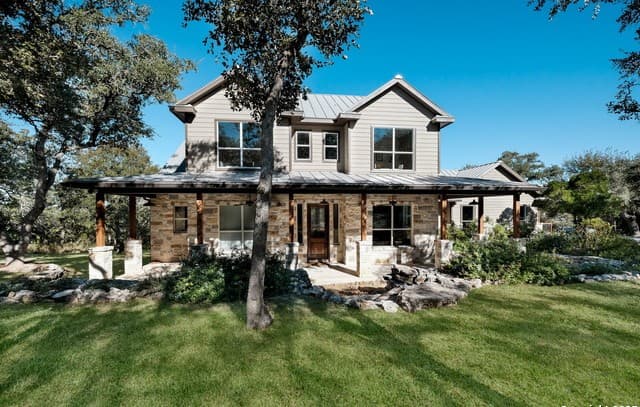 4-bedroom rental at 14460 Santa Loma in Helotes, TX — photo 5