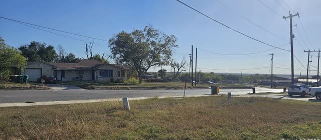 rental at 807 Toepperwein in Converse, TX — photo 2