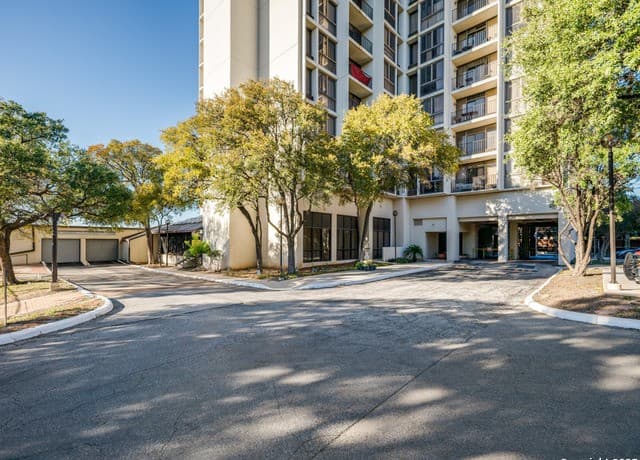 2-bedroom rental at 7701 Wurzbach Rd Unit 806 in San Antonio, TX — photo 2