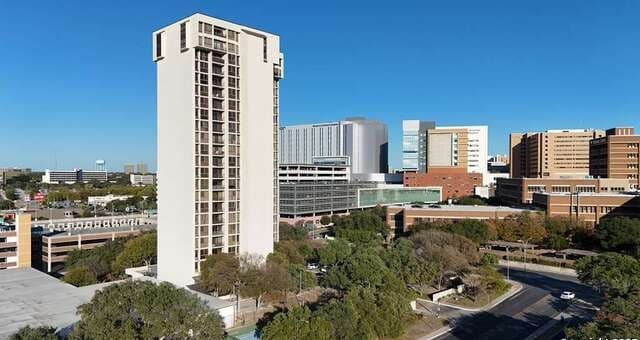 2-bedroom rental at 7701 Wurzbach Rd Unit 806 in San Antonio, TX — photo 3