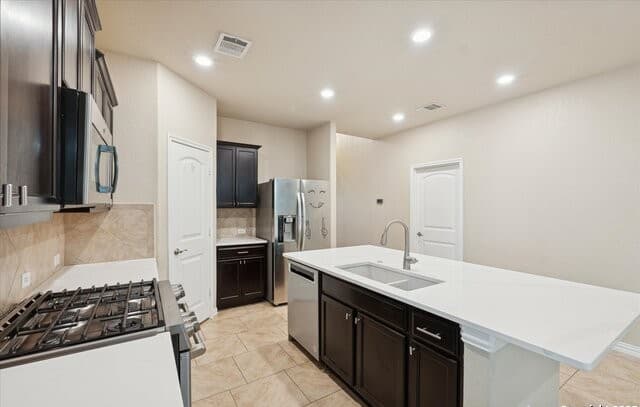 5-bedroom rental at 10269 Shadowy Dusk in Schertz, TX — photo 5