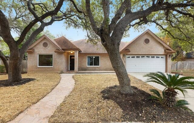 3-bedroom rental at 14128 Emerald Hill in San Antonio, TX — photo 1