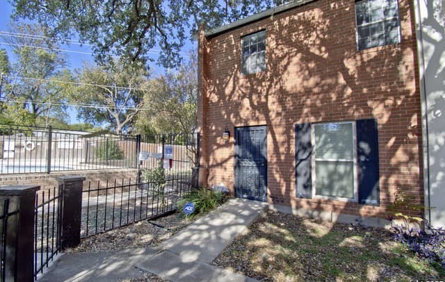 2-bedroom rental at 6427 Wurzbach #4 Unit 4 in San Antonio, TX — photo 3