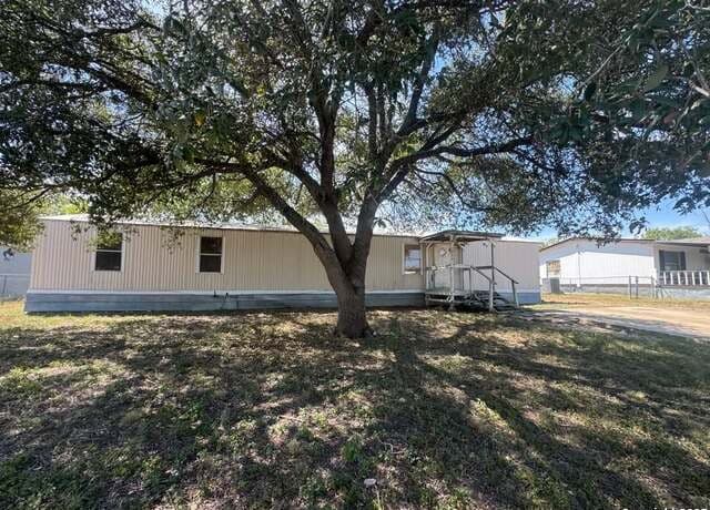 2-bedroom rental at 2900 Southern Breeze in Hondo, TX — photo 1