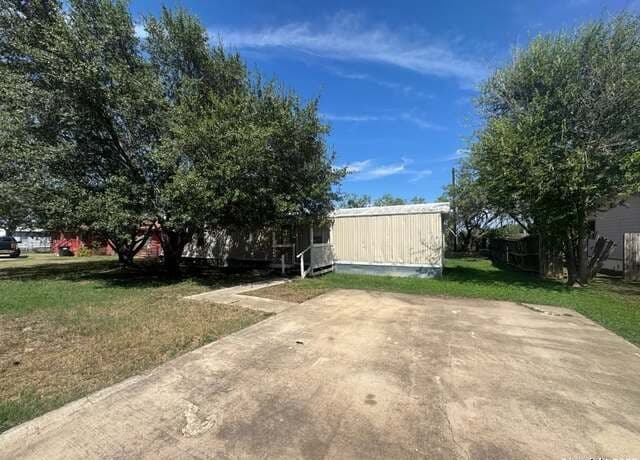 2-bedroom rental at 2907 Southern Breeze in Hondo, TX — photo 3