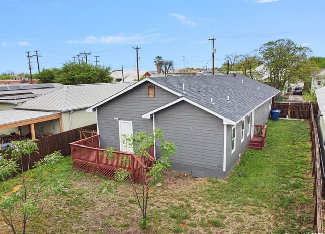 3-bedroom rental at 130 Vitra Pl in San Antonio, TX — photo 4
