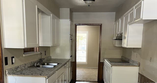4-bedroom rental at 123 Granada in Universal City, TX — photo 3