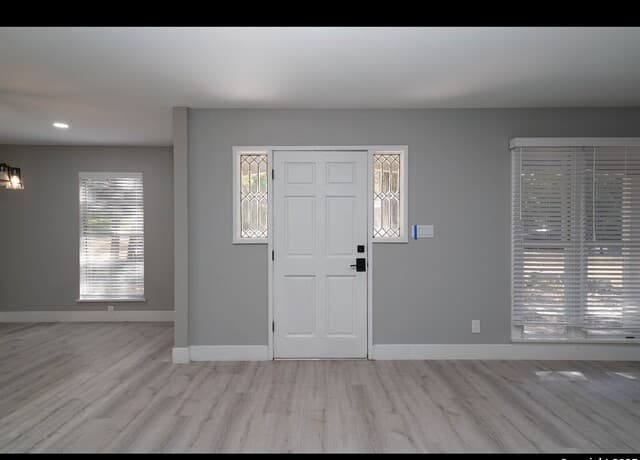 Home for sale at 8619 Oak Ledge in San Antonio, TX — photo 5