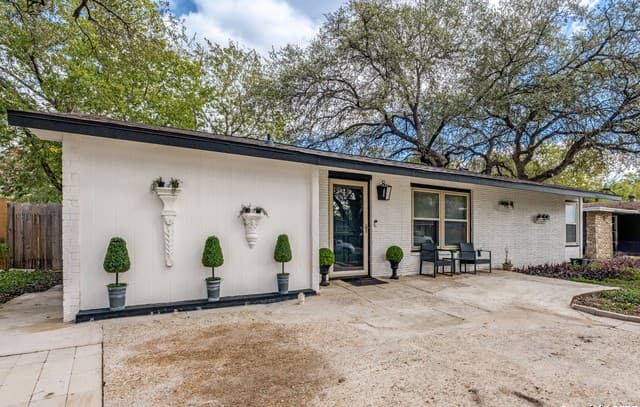 4-bedroom rental at 311 Haverford in San Antonio, TX — photo 2