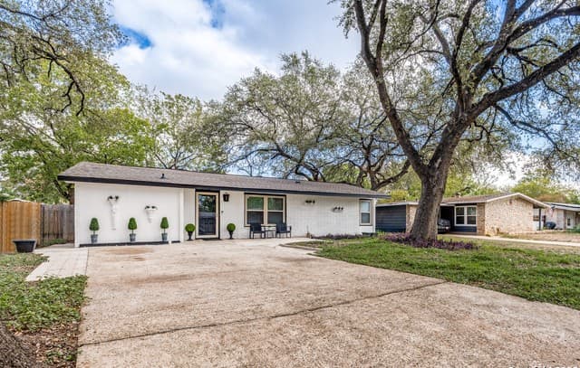 4-bedroom rental at 311 Haverford in San Antonio, TX — photo 3