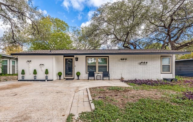 4-bedroom rental at 311 Haverford in San Antonio, TX — photo 4