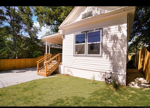 3-bedroom rental at 419 N Monumental in San Antonio, TX — photo 2
