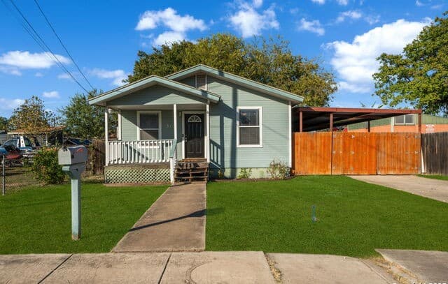 3-bedroom rental at 315 W Emerson in San Antonio, TX — photo 2