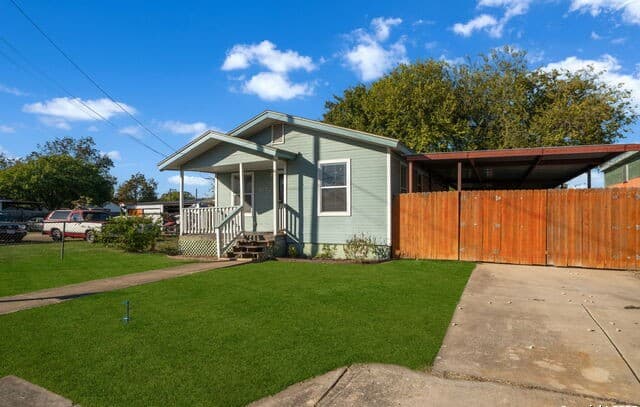 3-bedroom rental at 315 W Emerson in San Antonio, TX — photo 3