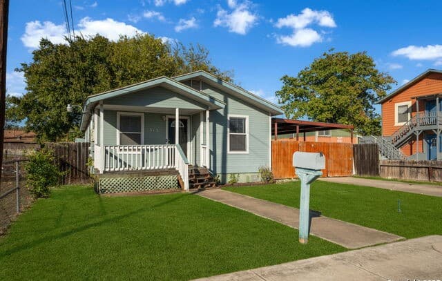 3-bedroom rental at 315 W Emerson in San Antonio, TX — photo 4