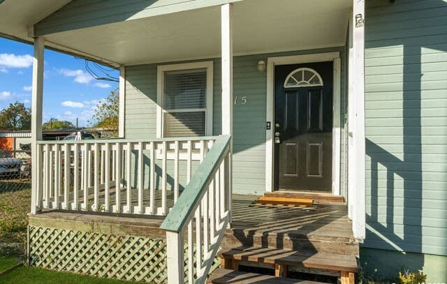 3-bedroom rental at 315 W Emerson in San Antonio, TX — photo 5